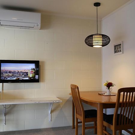 Papakura Motor Lodge & Motel Extérieur photo