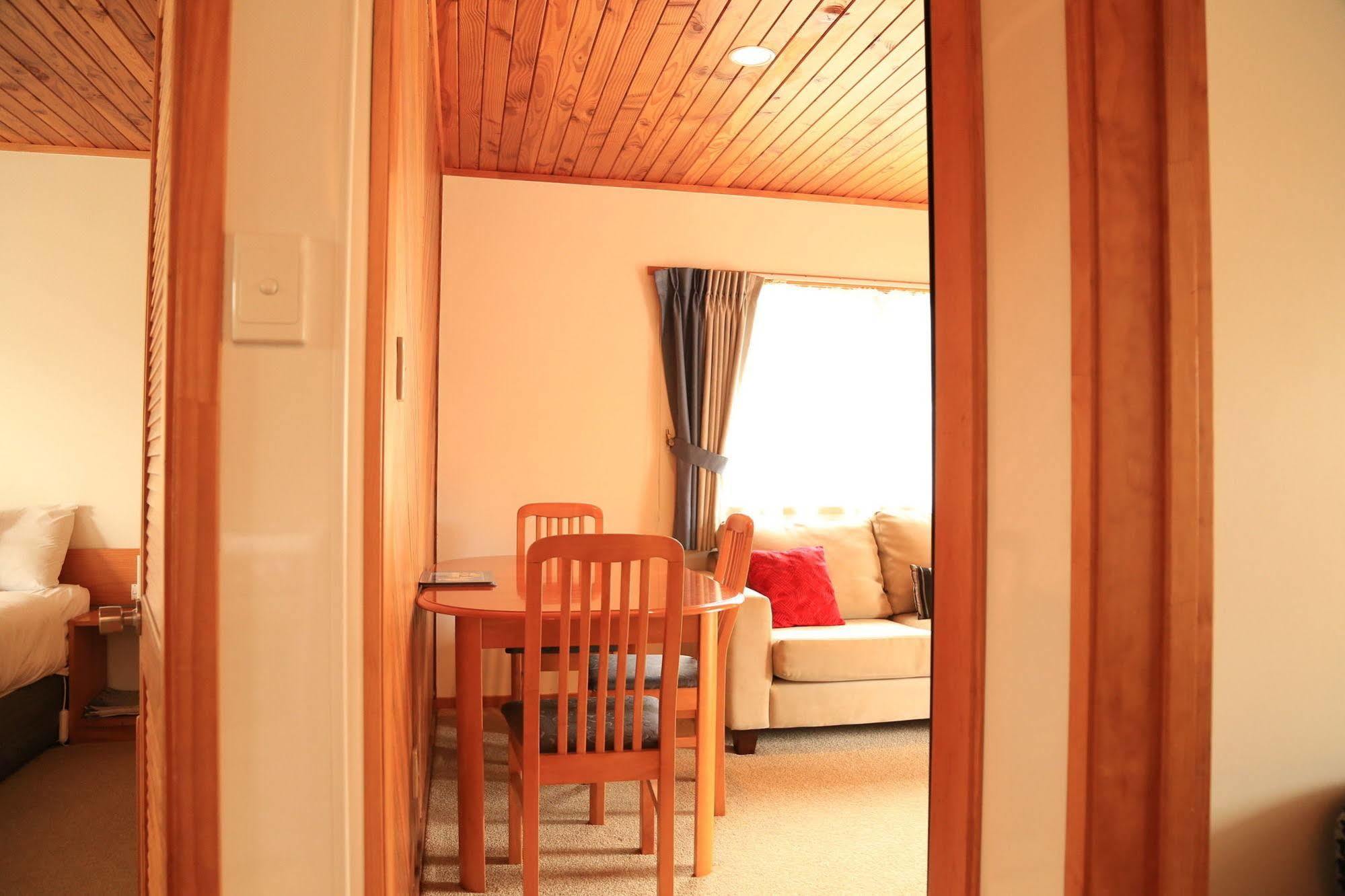 Papakura Motor Lodge & Motel Extérieur photo