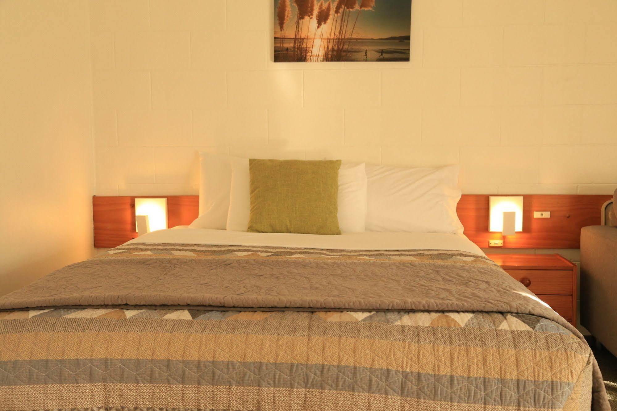 Papakura Motor Lodge & Motel Extérieur photo