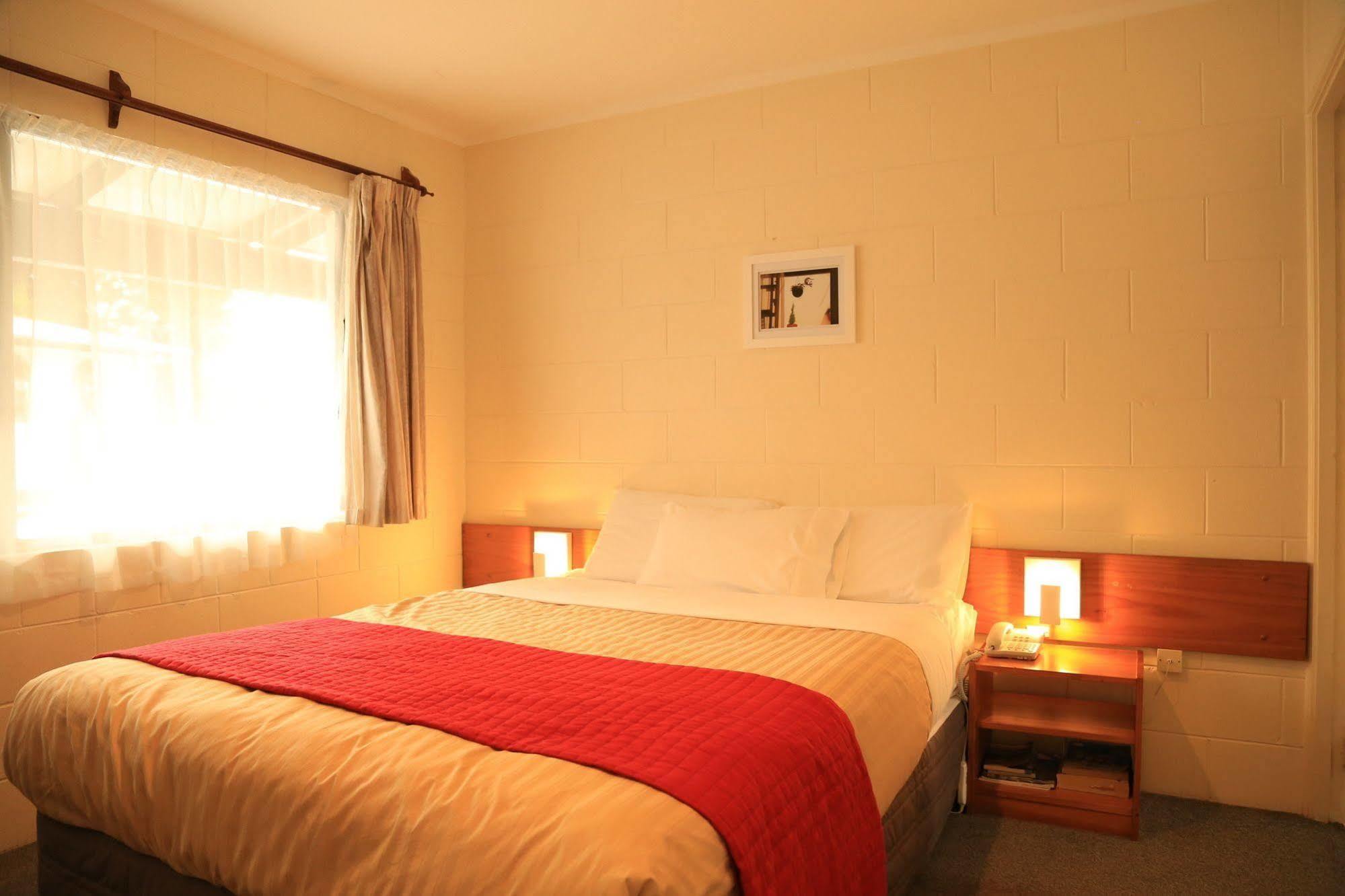 Papakura Motor Lodge & Motel Extérieur photo
